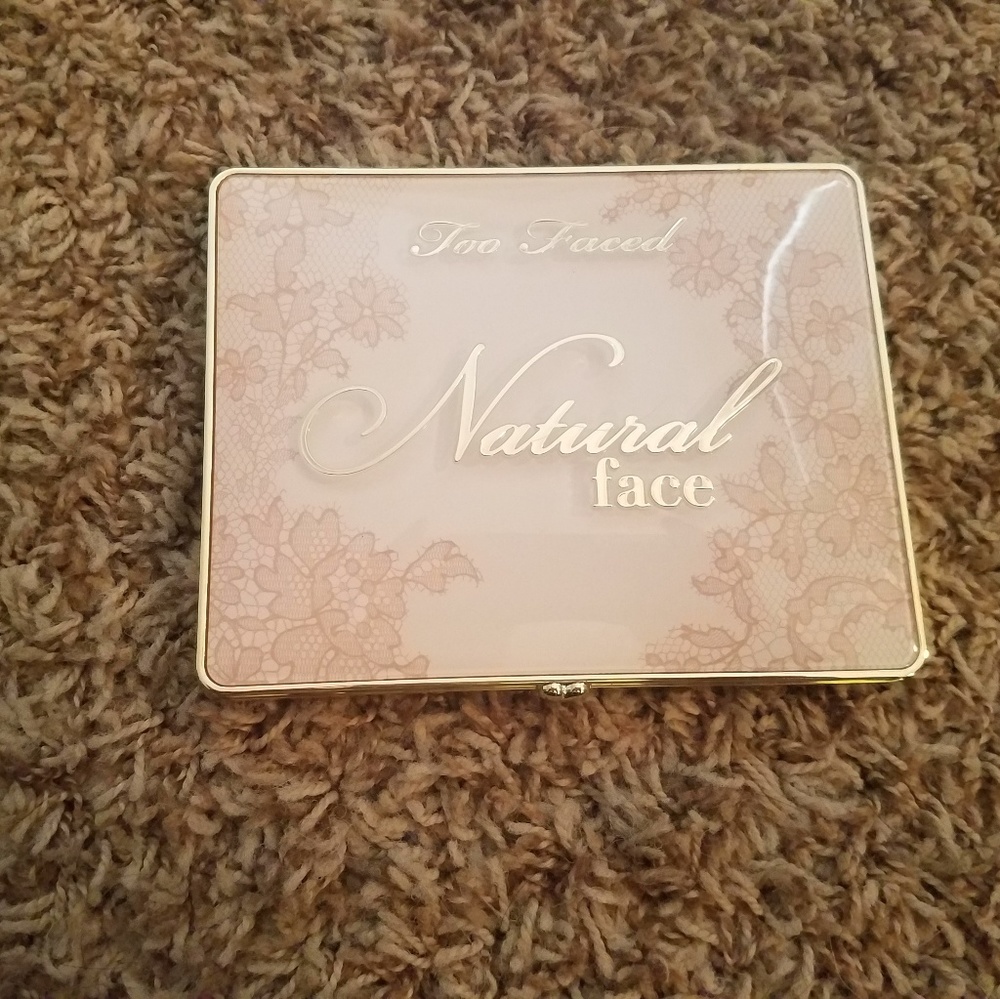 Too faced Natural face palette